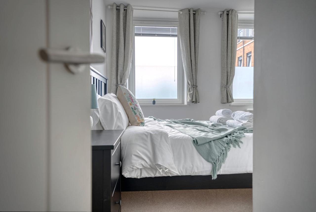 The Post House Two By Fortuna Property Gloucester Extérieur photo